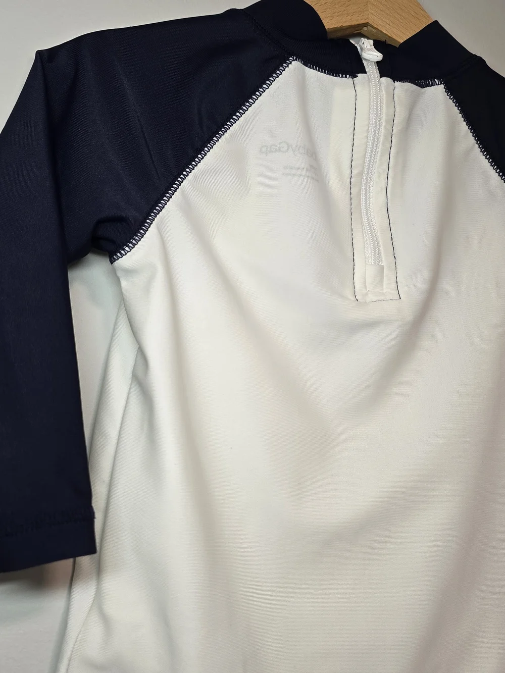 Gap Baby/ Kids Rashguard in White with Navy & Red Star 12-18M